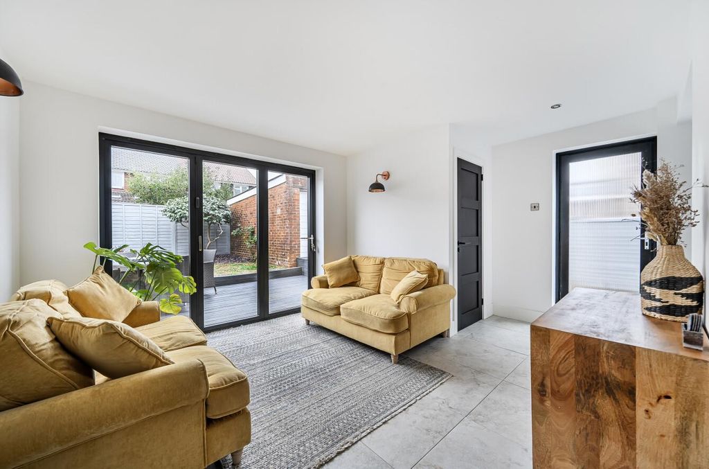 Property photo 3 of 15 1525685-12-6Ac660Aa50F5A.Jpg