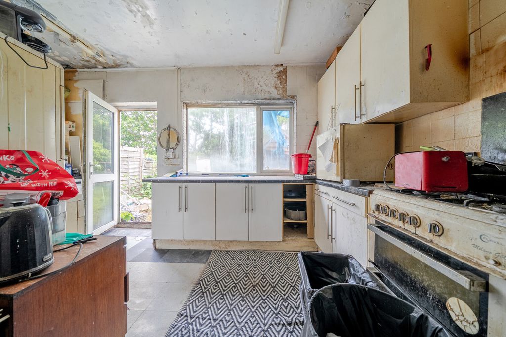 Property photo 2 of 15 1465289-6-6A0B429...