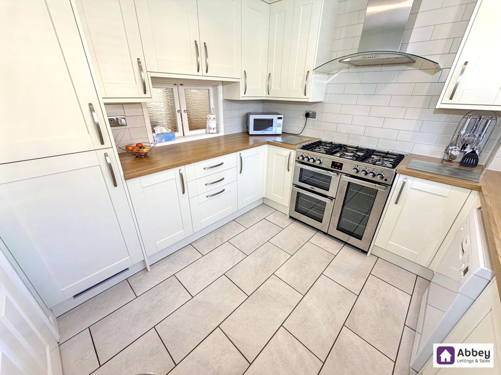 Property photo 3 of 21 Kitchen