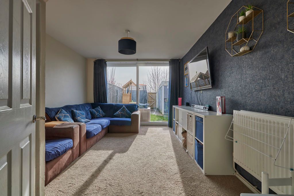 Property photo 3 of 17 Living Room