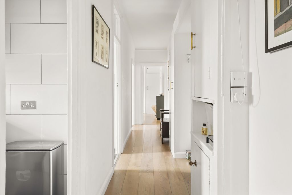 Property photo 3 of 34