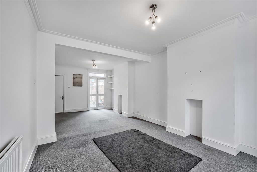 Property photo 3 of 11 5.Jpg