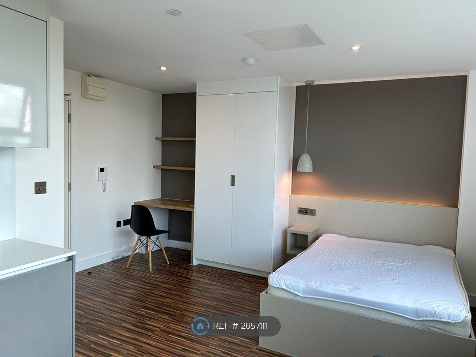 Property photo 2 of 25 Living Room