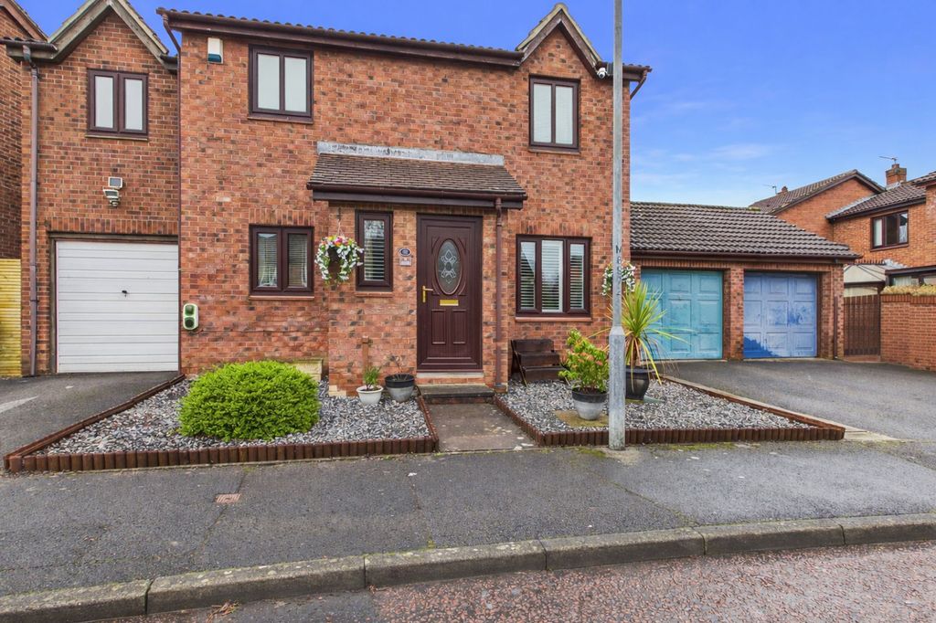 Property photo 1 of 11 External