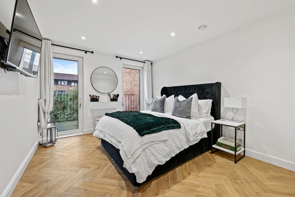 Property photo 3 of 13 Photo 6