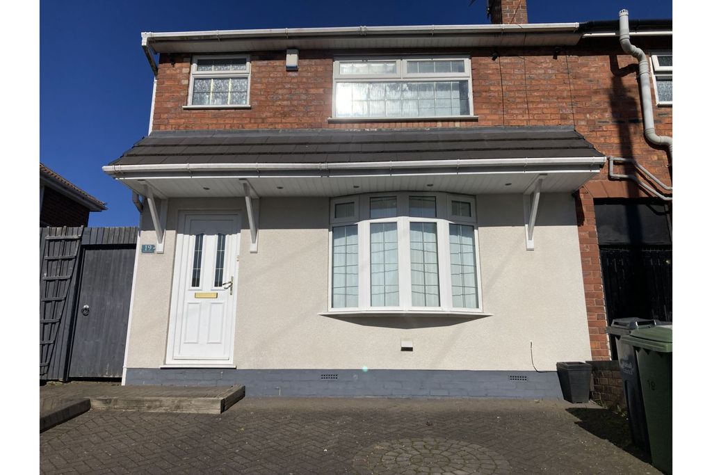 Property photo 2 of 31