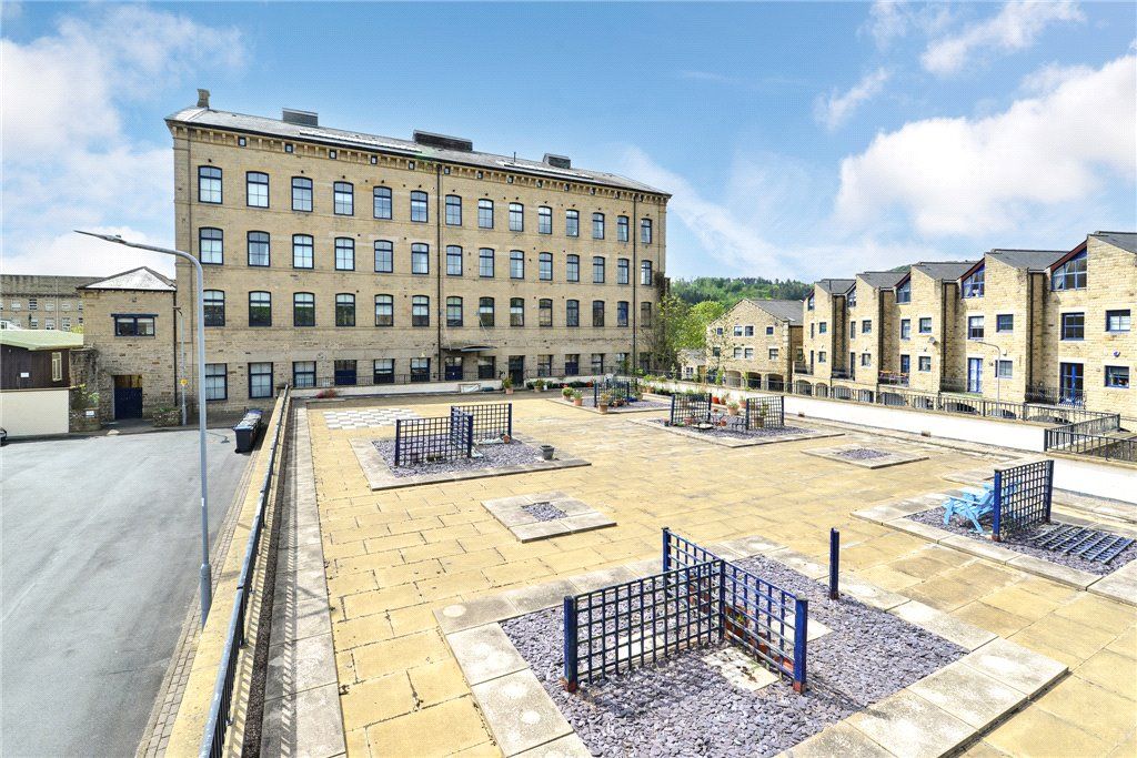 Property photo 1 of 23 Communual Grounds