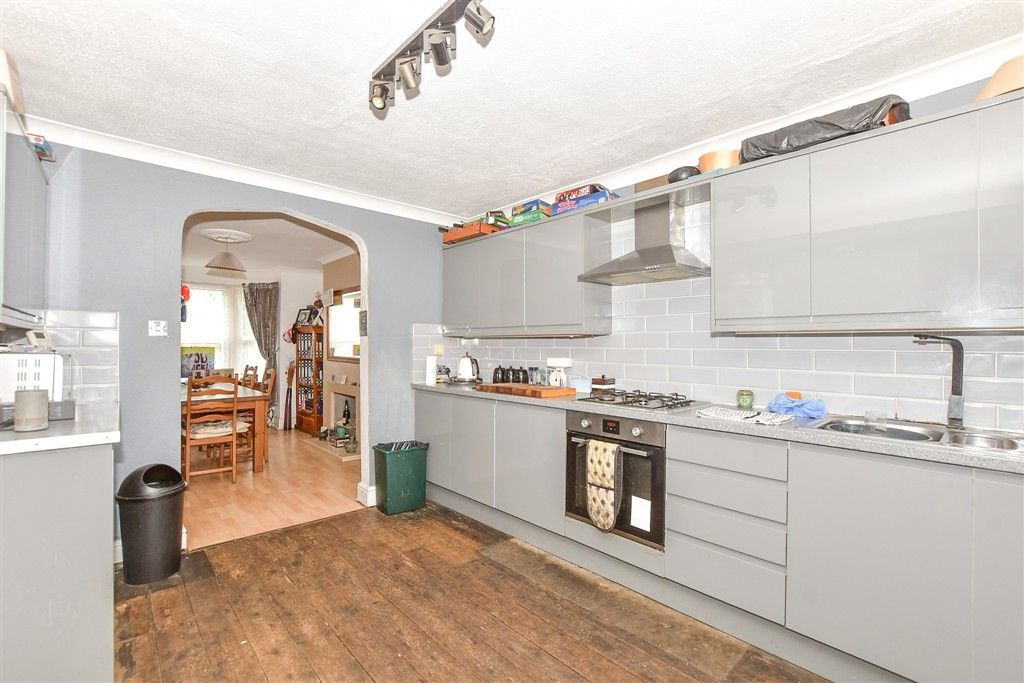 Property photo 3 of 11 Kitchen