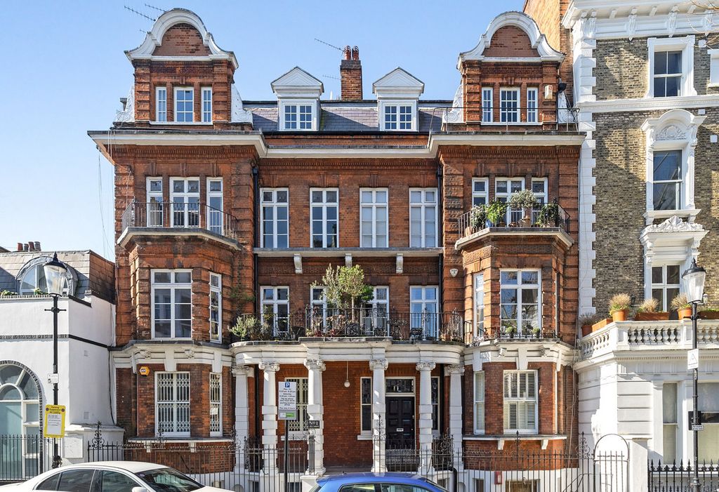 Property photo 2 of 12