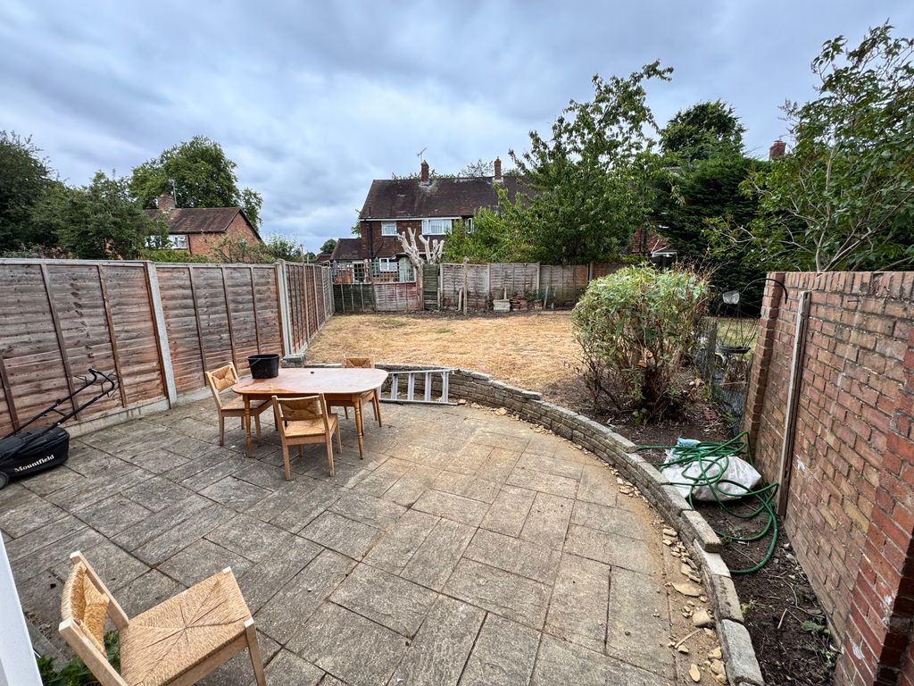 Property photo 1 of 8 13 Almond Close - Garden