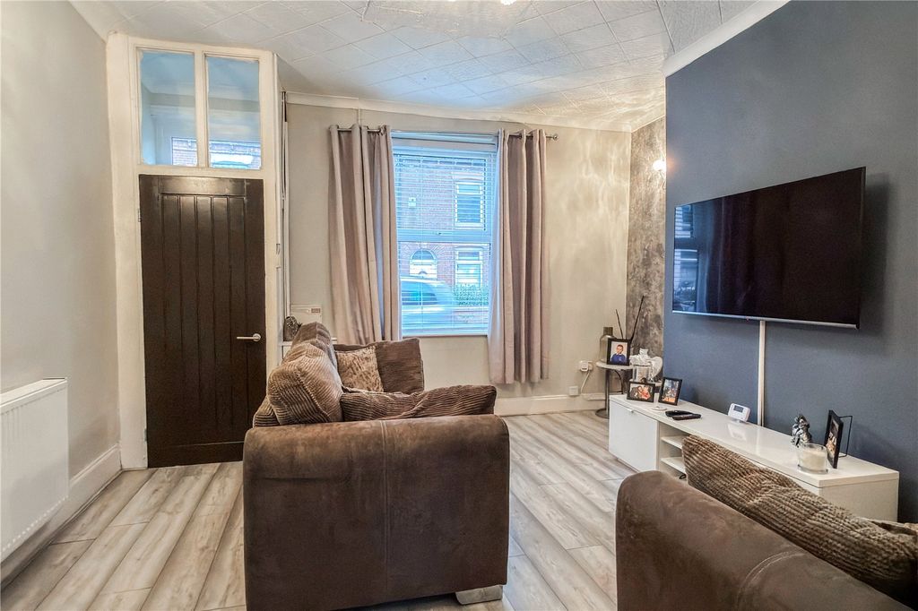 Property photo 2 of 16 Lounge