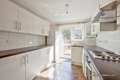 Property photo 2 of 11 Kitchen