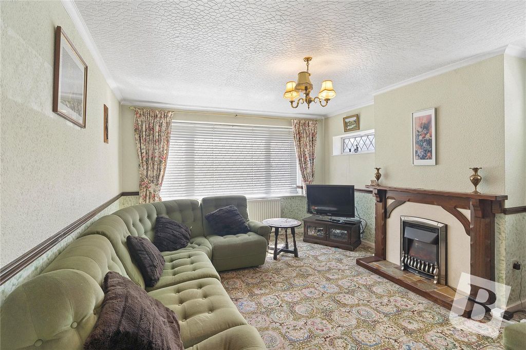 Property photo 3 of 11 Living Room