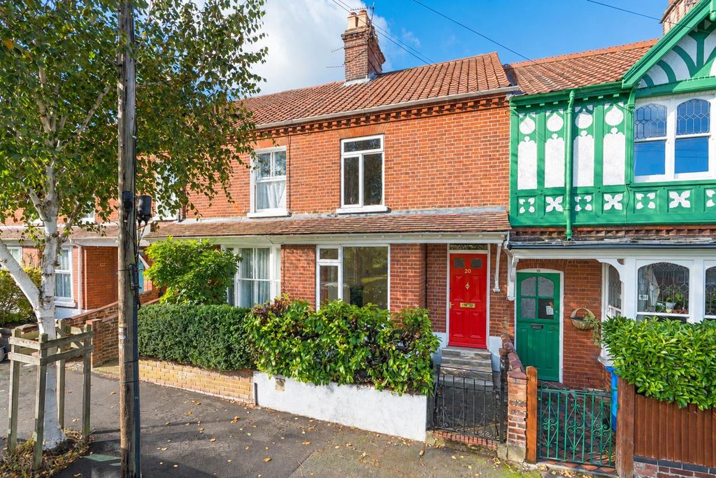 Property photo 1 of 16 Sunlit Victorian Terrace Row.Png