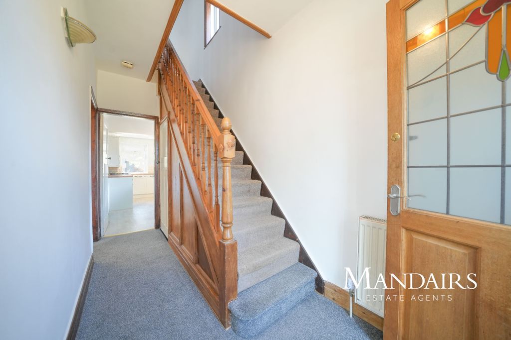 Property photo 2 of 27