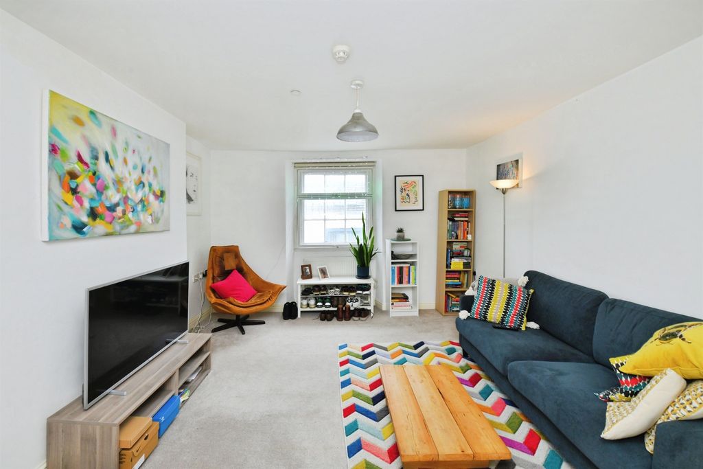 Property photo 3 of 19