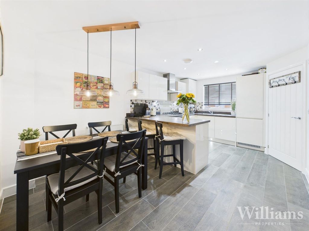 Property photo 3 of 17 Cam04950G0-Pr0100-Still005.Jpg