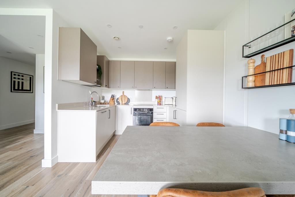 Additional image 6 of 2 bed flat for saleBankside Gardens, Green Park, Berkshire RG2