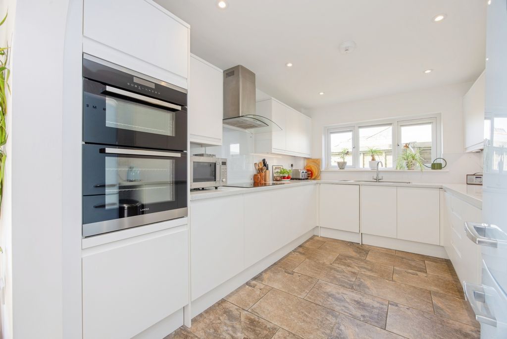 Property photo 3 of 18 Photo