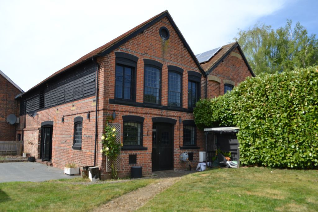 Property photo 2 of 11 Rear
