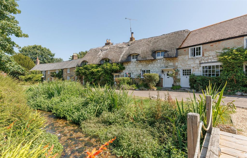 Property photo 1 of 31 Thatched Cottage In Historic Winkle Street