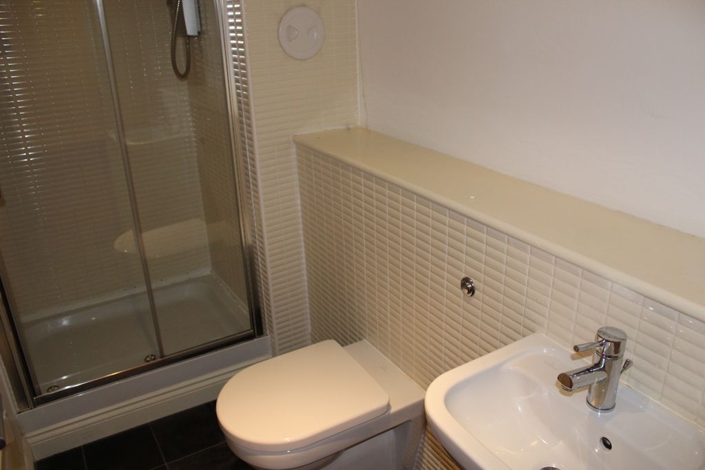 Property photo 3 of 7 En-Suite