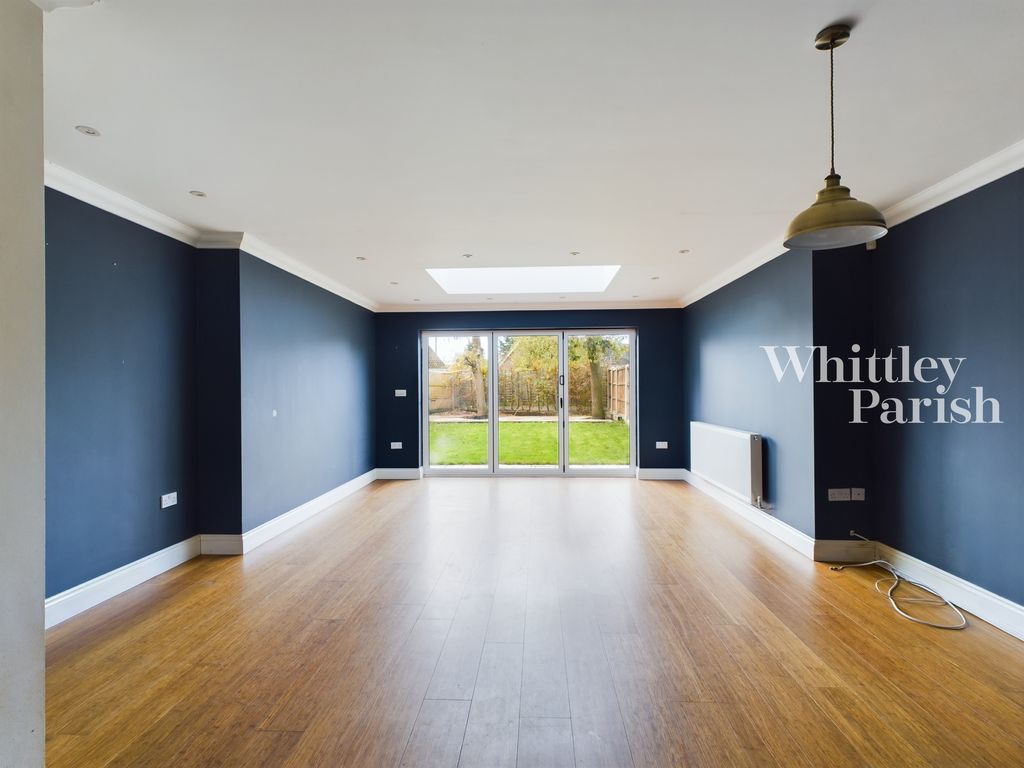 Property photo 3 of 19 Cam04332G0-Pr0087-Still004