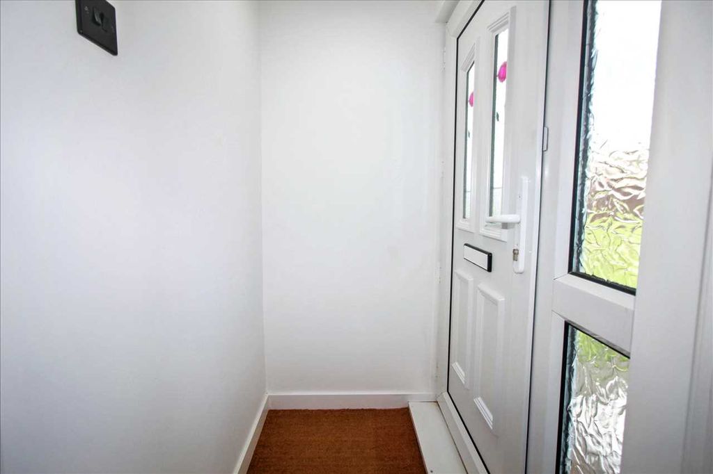 Property photo 2 of 9 Entrance Porch