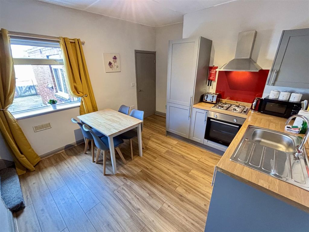 Property photo 3 of 15 Kitchen/Diner