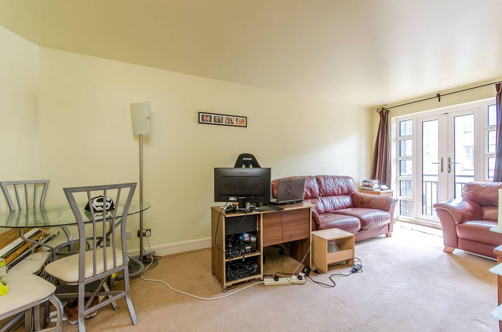Property photo 1 of 9