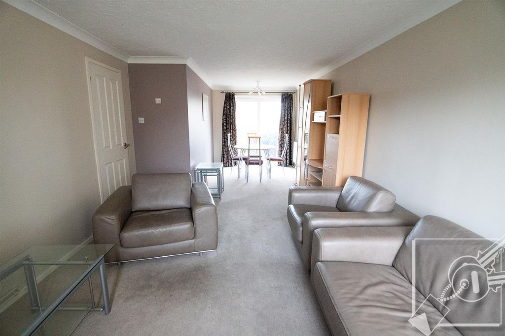 Property photo 2 of 23 Lounge/Dining