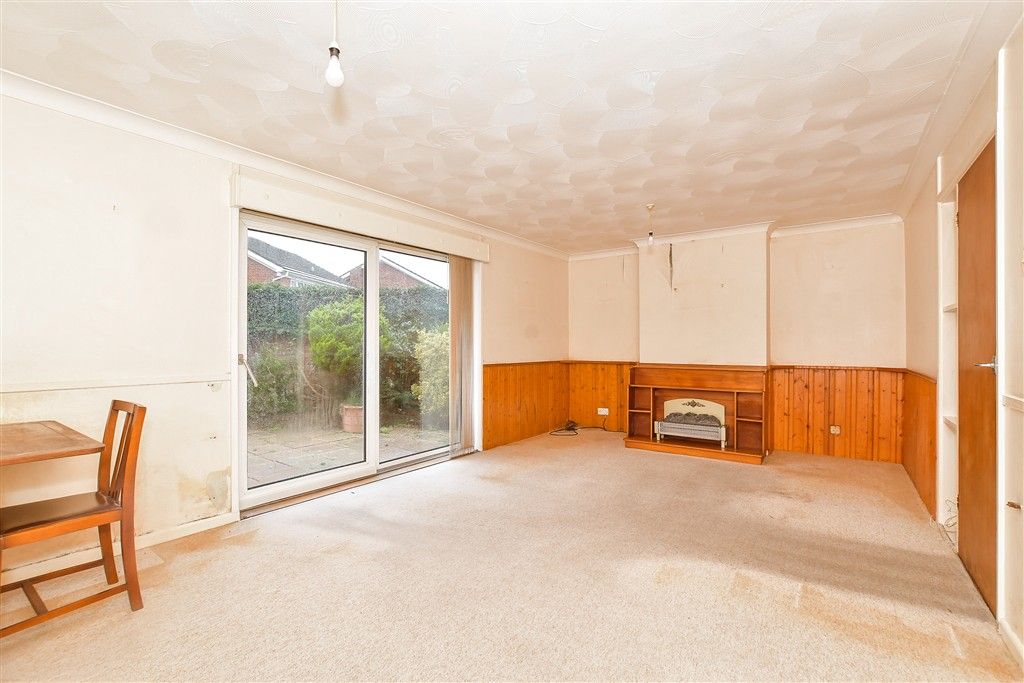 Property photo 3 of 9 Lounge