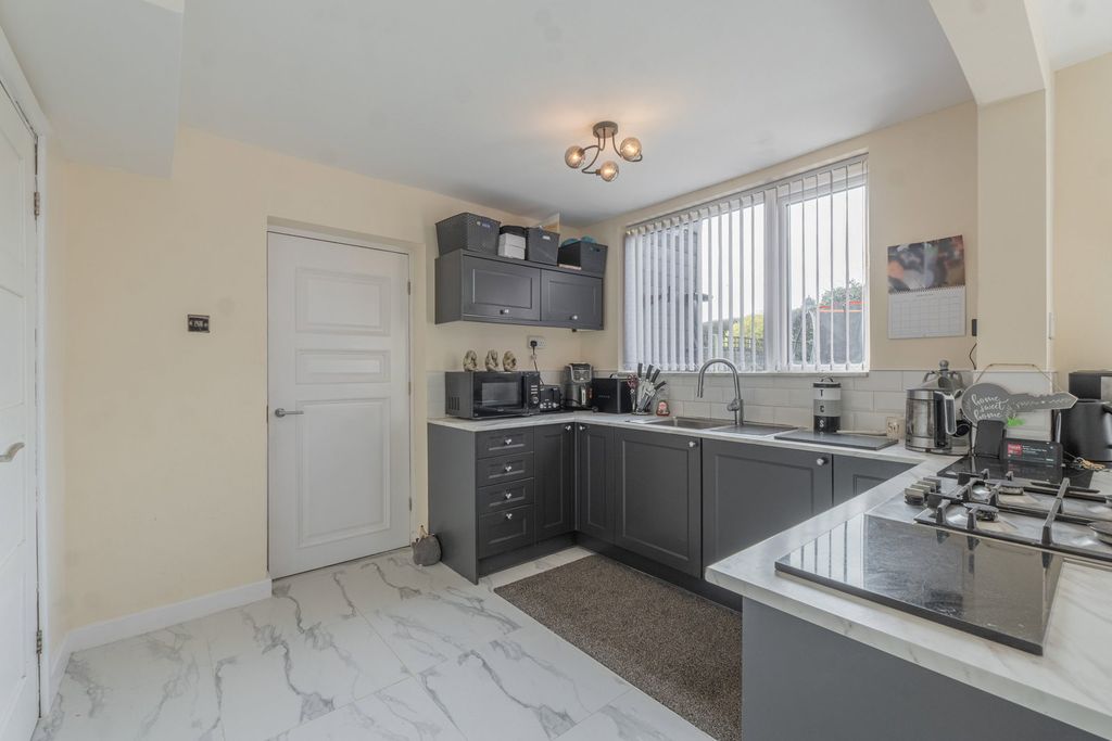 Property photo 3 of 26