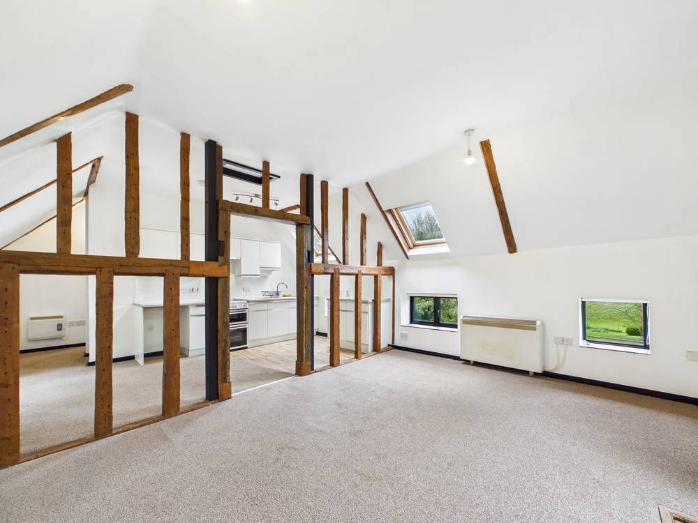 Property photo 3 of 10 Giraffe360-Still002
