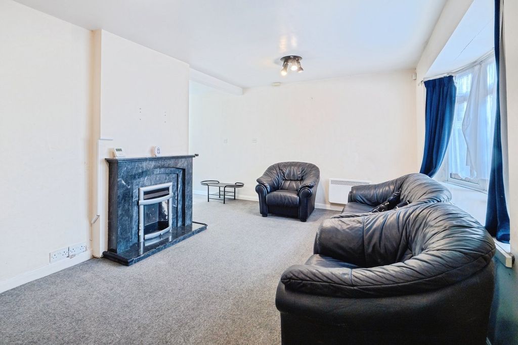 Property photo 2 of 26