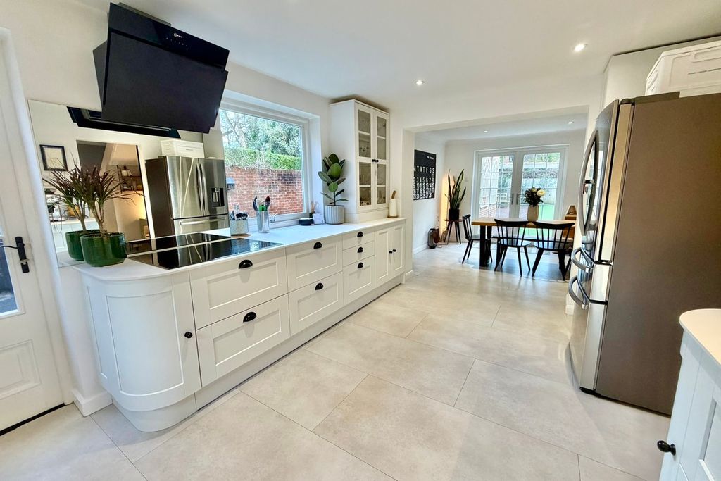 Property photo 2 of 27