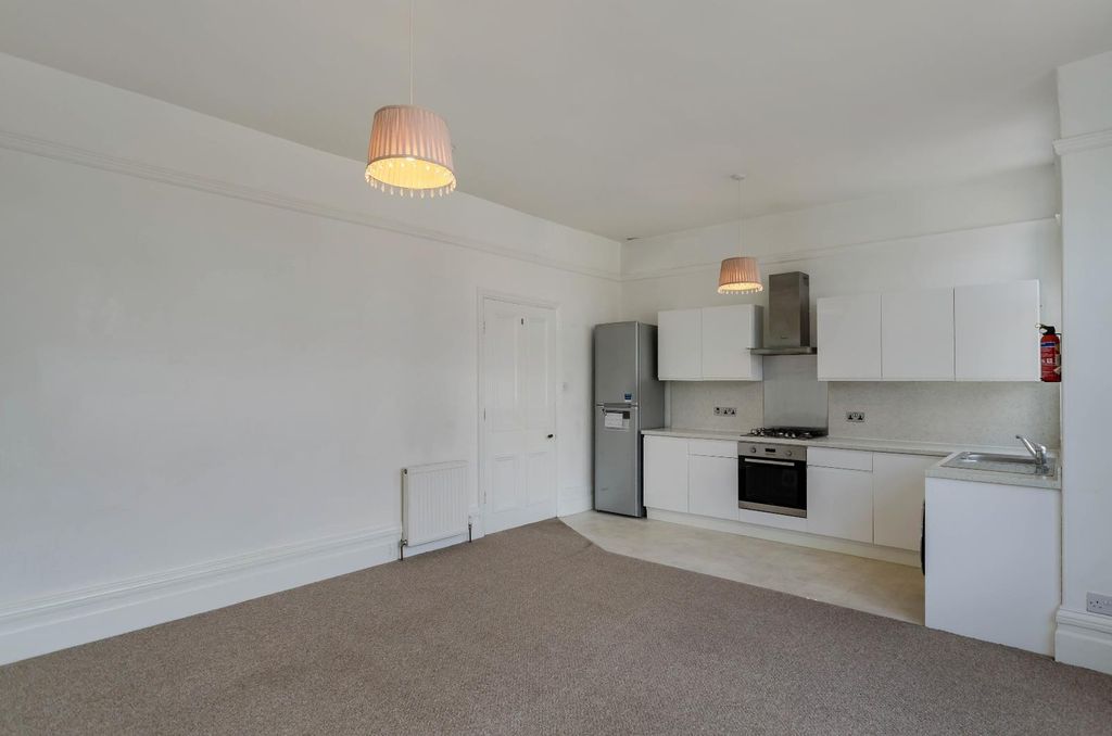 Property photo 3 of 8 Picture 3