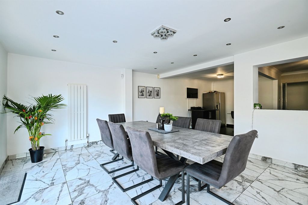 Property photo 2 of 26