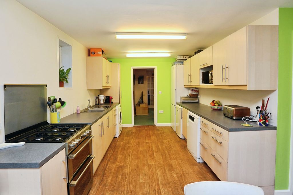 Property photo 2 of 18