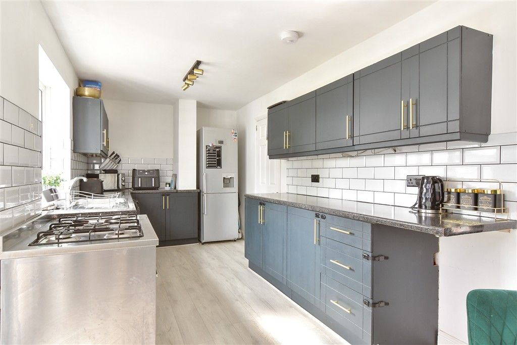Property photo 3 of 11 Kitchen/Dining Area