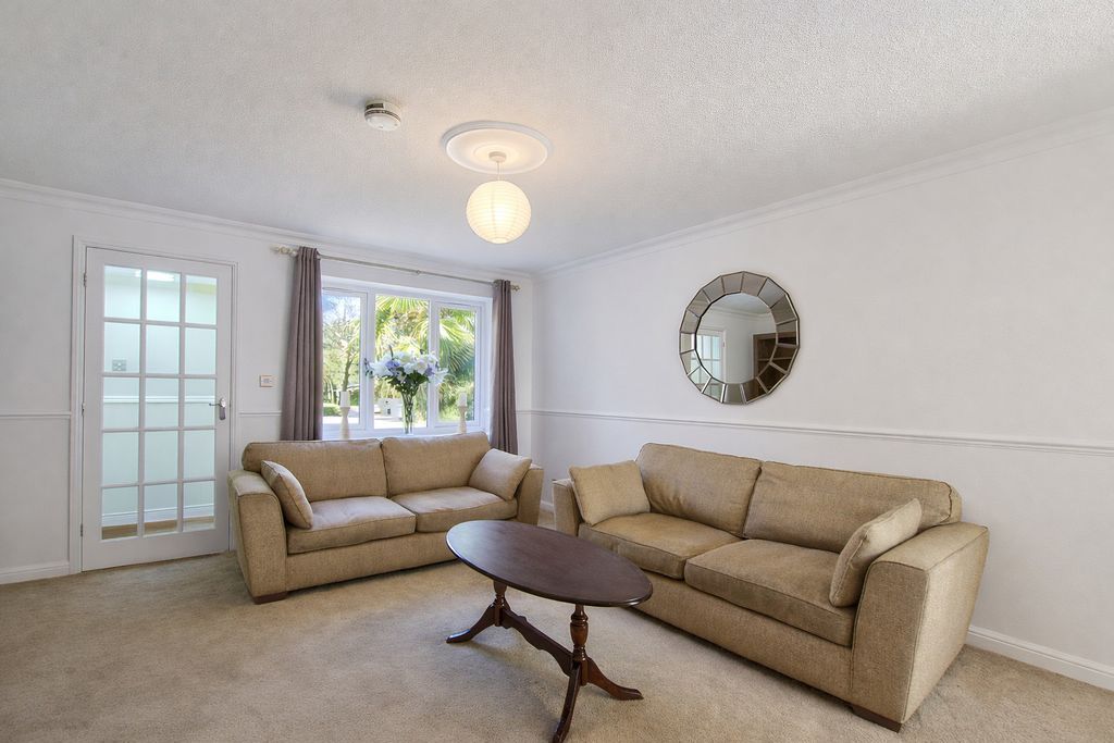 Property photo 3 of 14 Photo 4