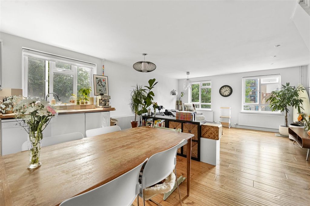 Property photo 1 of 22 Reception/Kitchen