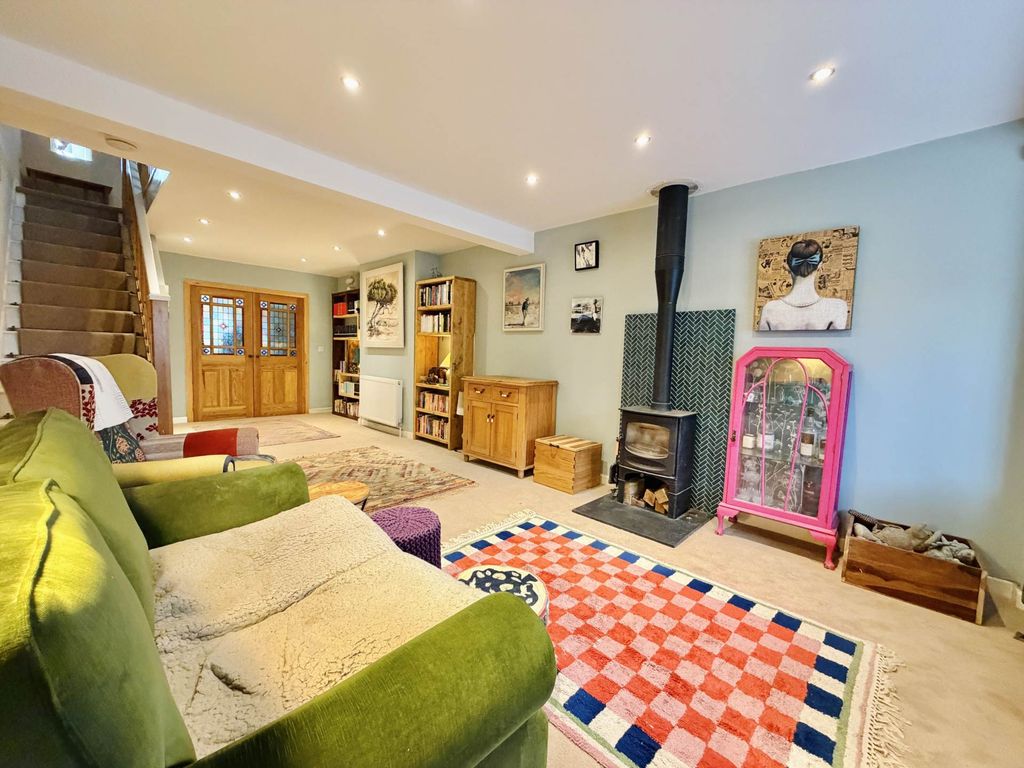 Property photo 3 of 12