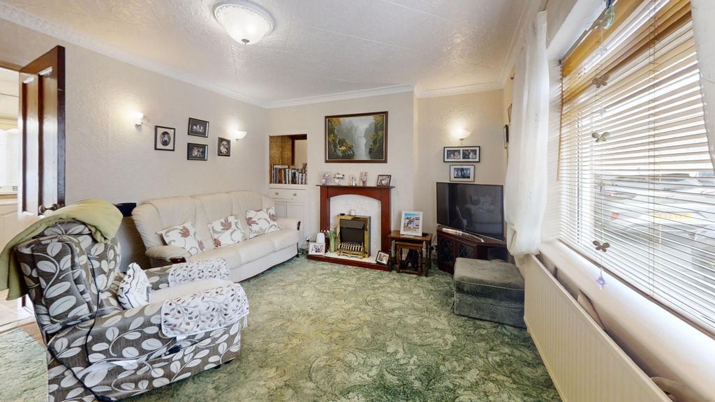 Property photo 2 of 13 Lounge