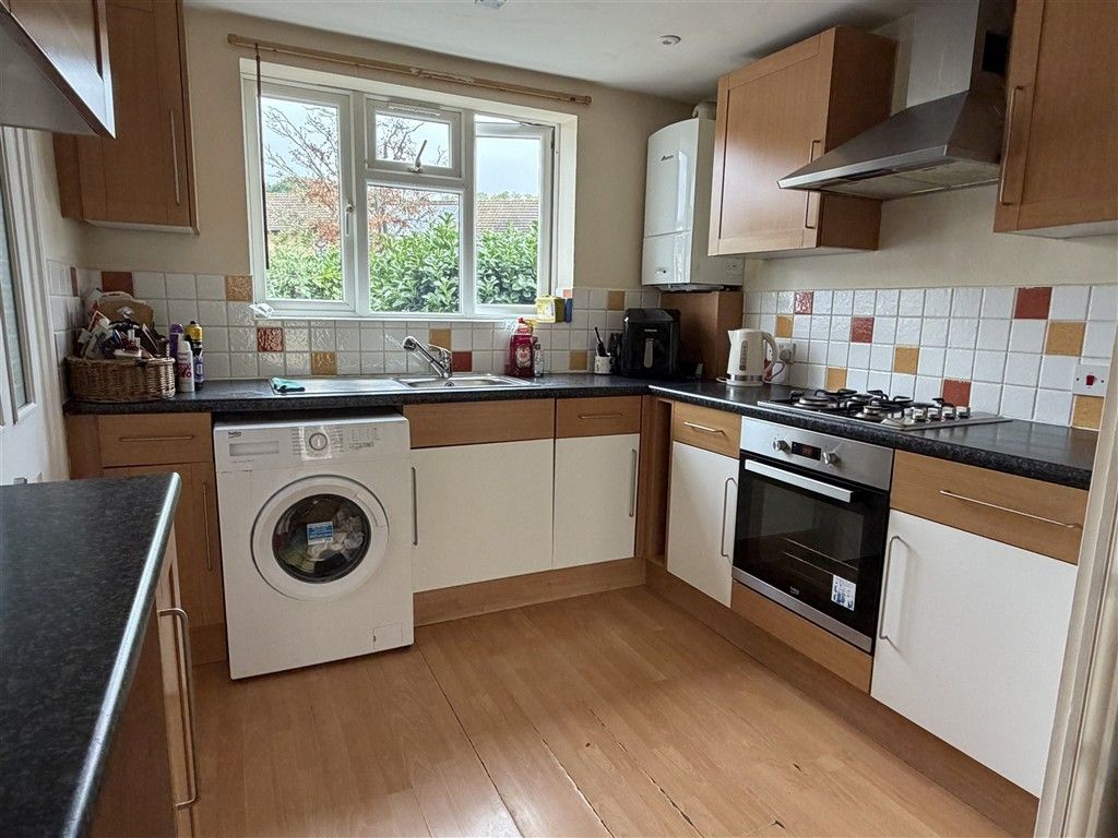 Property photo 3 of 11 Kitchen