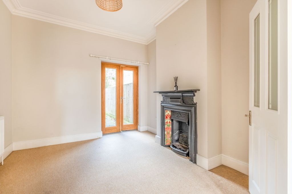 Property photo 3 of 10 Living