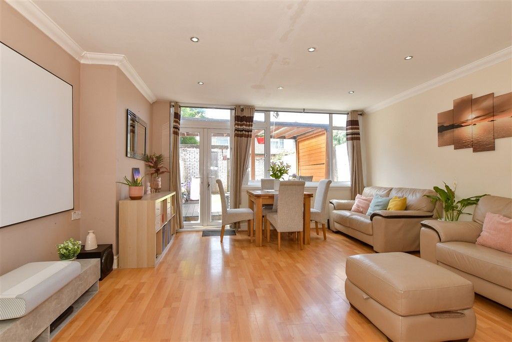 Property photo 1 of 13 Lounge/Diner