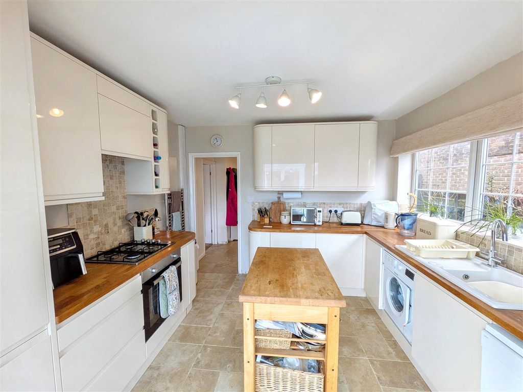 Property photo 2 of 19 Kitchen