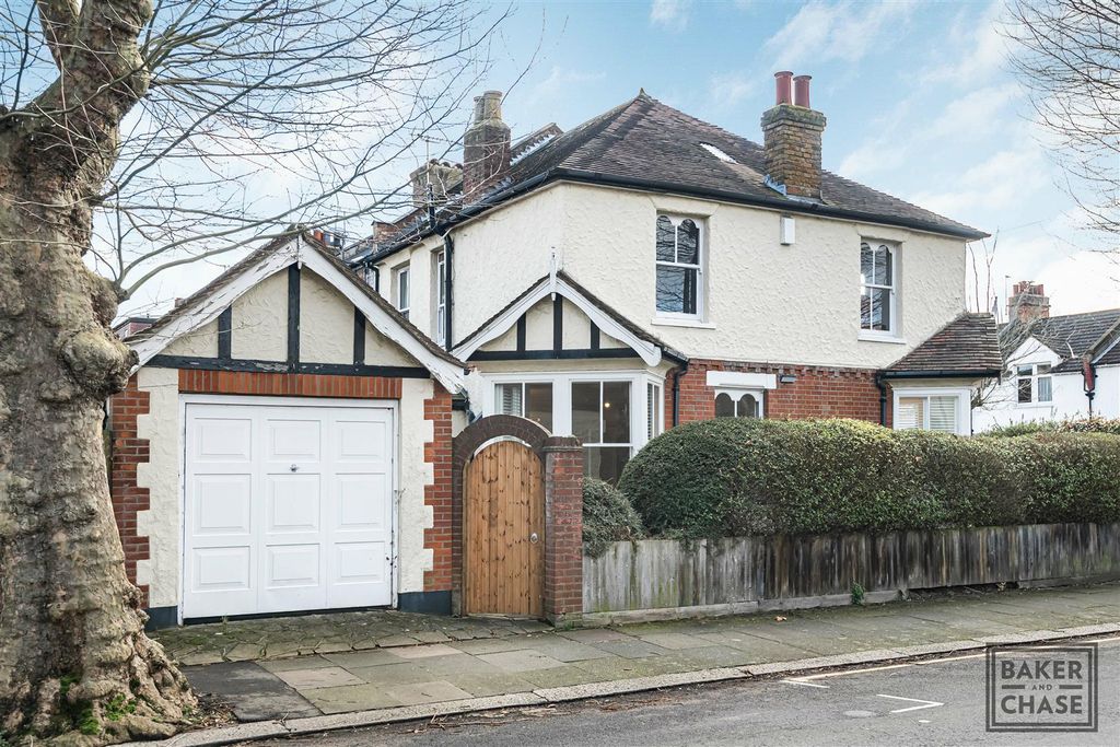 Property photo 2 of 45 Garage