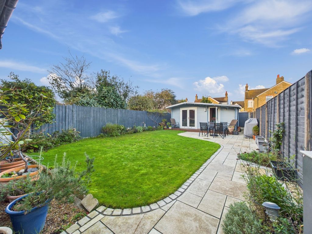 Property photo 3 of 16 Picture No. 13